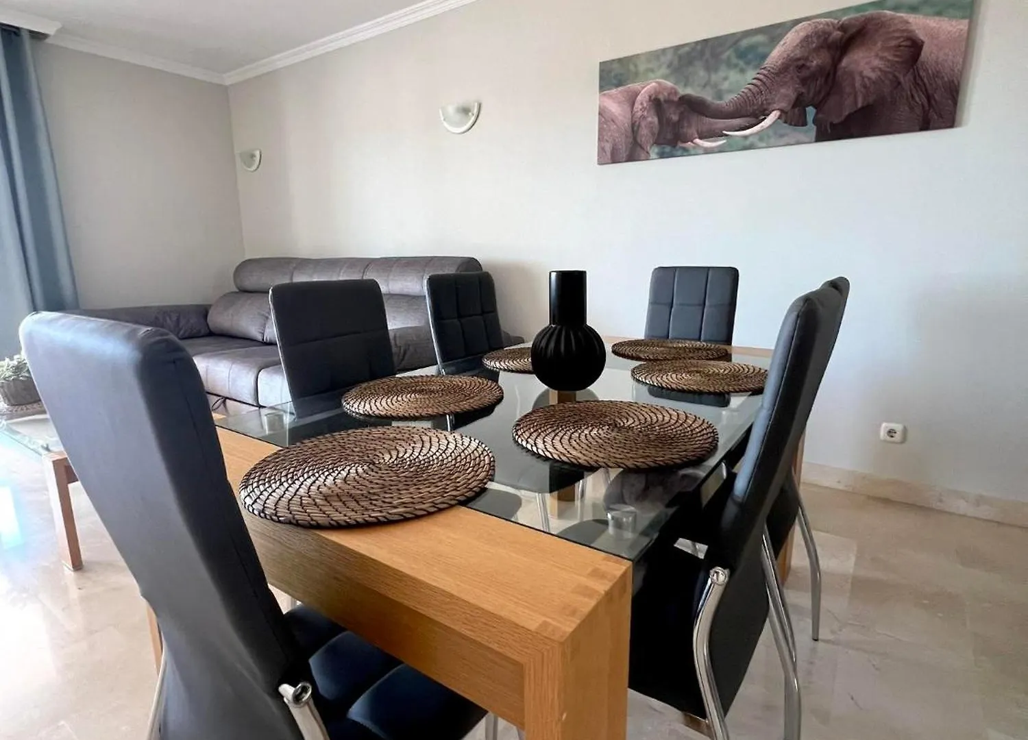 2 Bedroom Apartment Sitio De Calahonda, Mijas, 4 Pools!