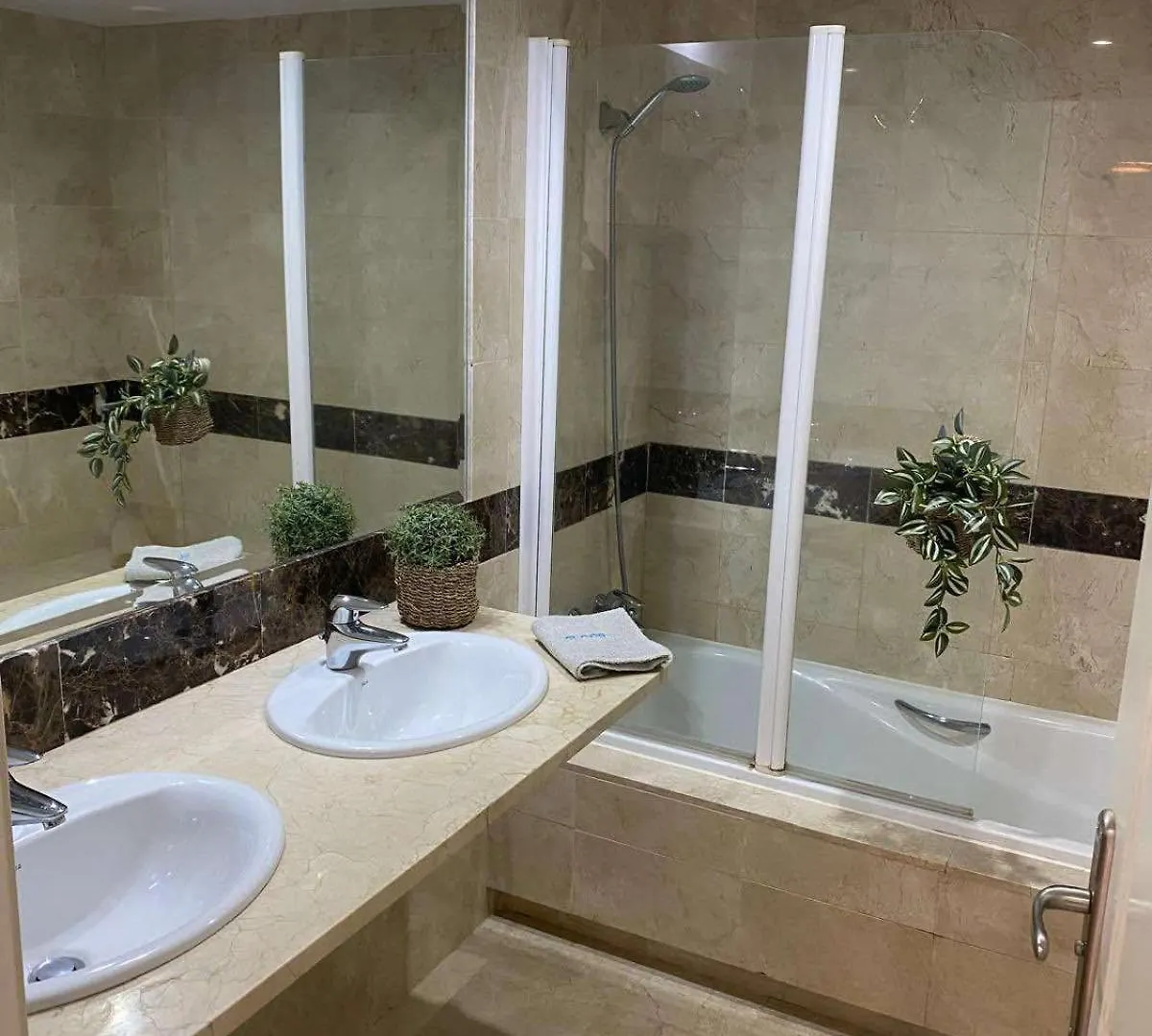 2 Bedroom Apartment Sitio De Calahonda, Mijas, 4 Pools!